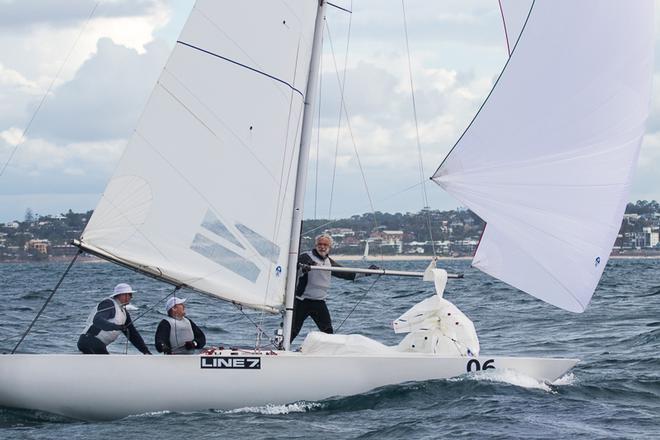 Encore setting up for the gybe. - 2017 Etchells Australasian Championship ©  Alex McKinnon Photography http://www.alexmckinnonphotography.com